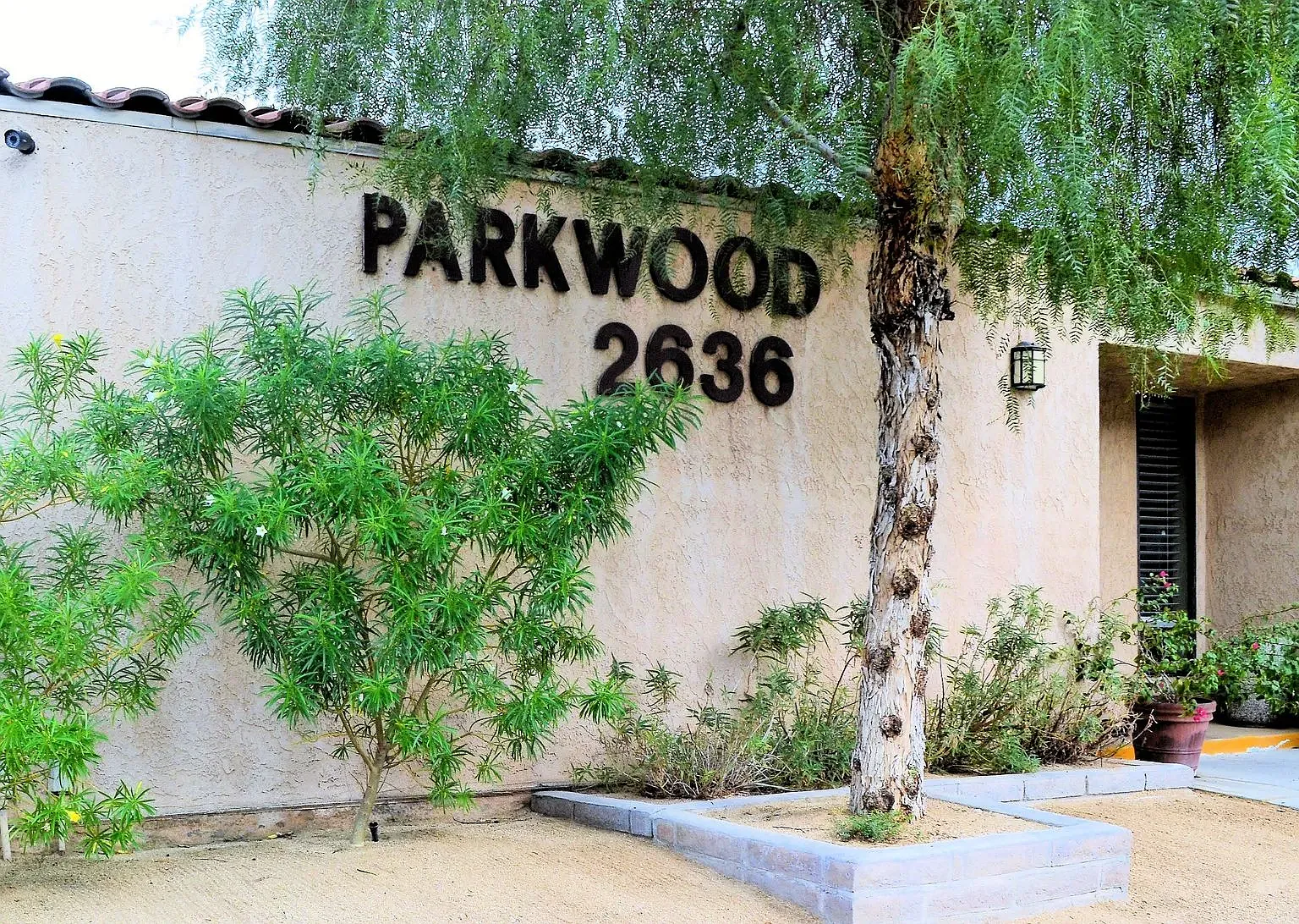 Parkwood Apartments — Photo 1