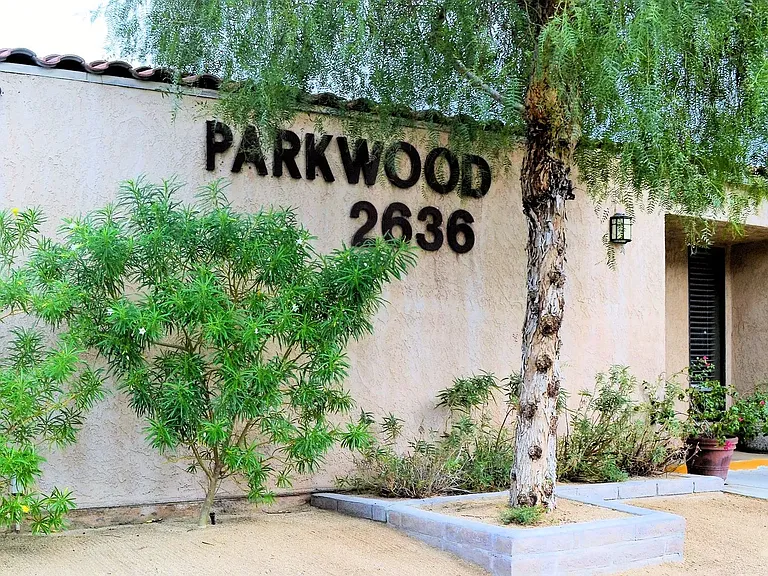 Parkwood Apartments — Photo 1
