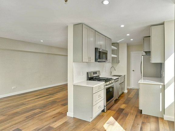 3rd image of 665 Thwaites Pl APT 2L