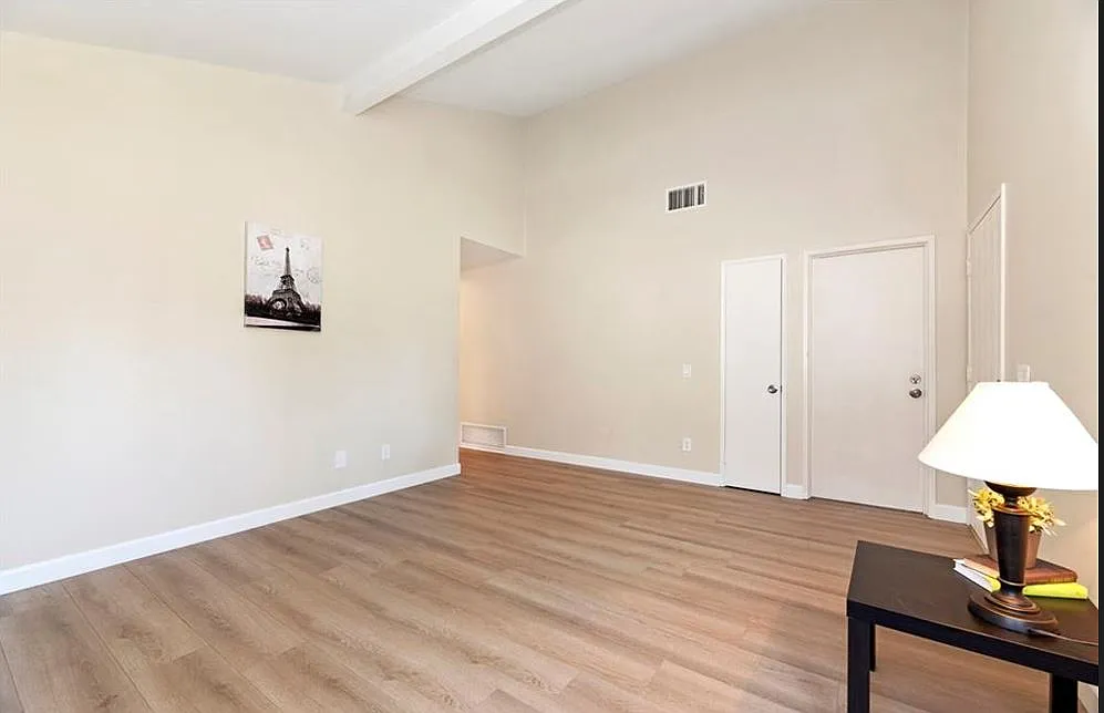 3 bed, 1198 sqft, $3,200 — Photo 3