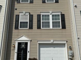 15 Lombard Ln, Bunker Hill, WV 25413