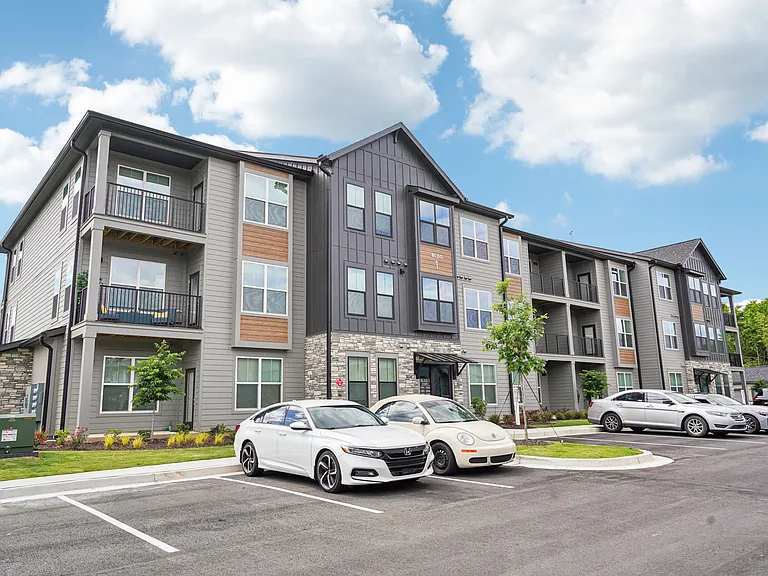 The Pullman Luxury Apartments — Photo 31