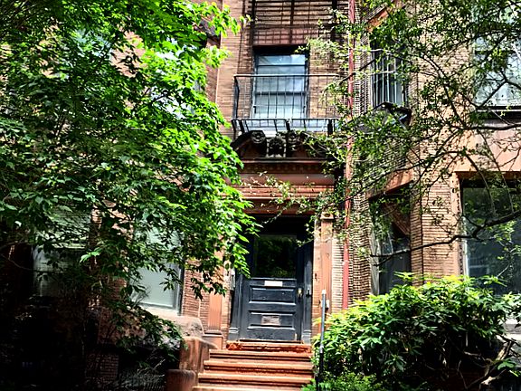 3rd image of 39 Bay State Rd APT 4