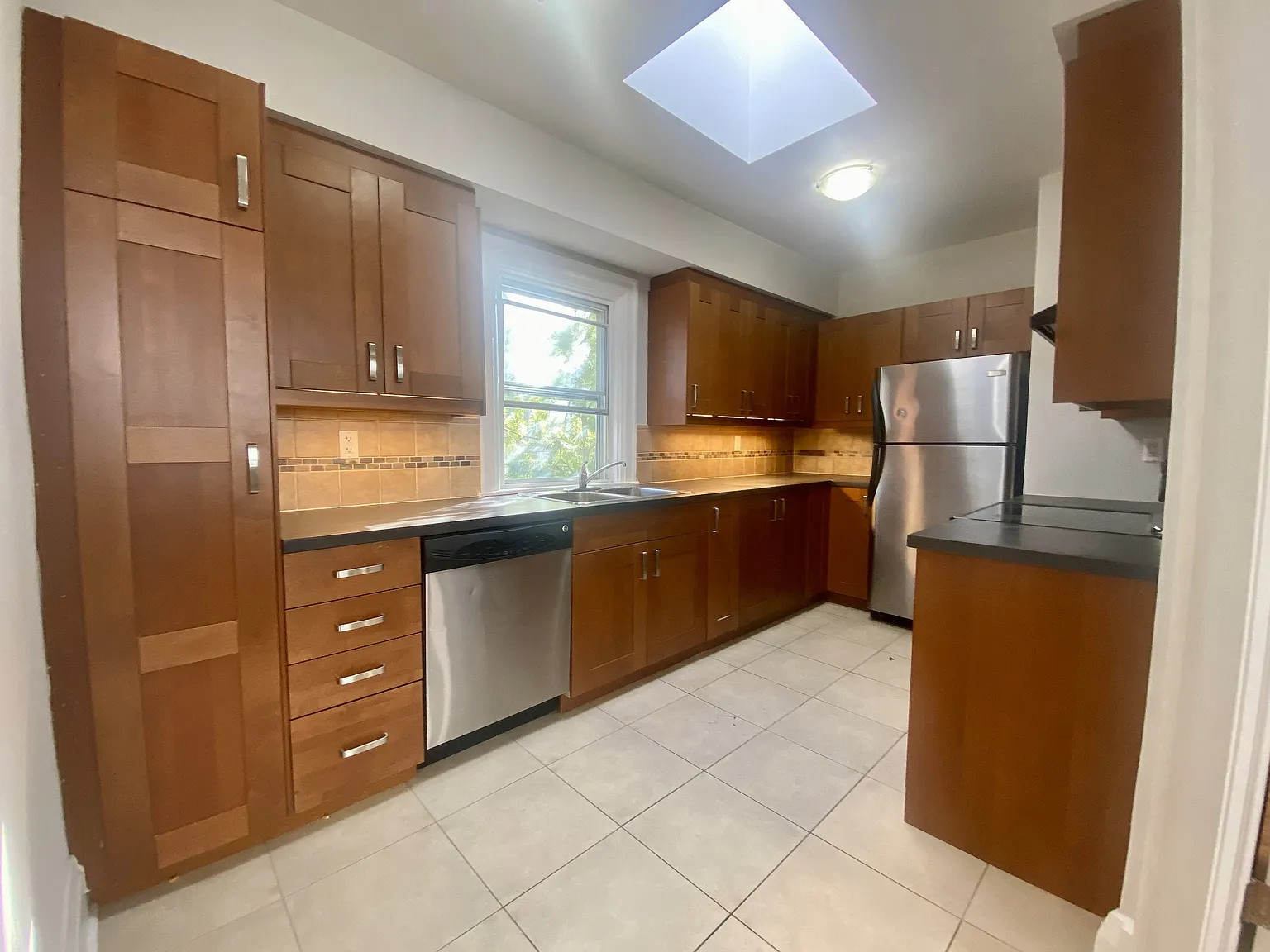 341 St Clair Ave W - Suite E — Photo 2
