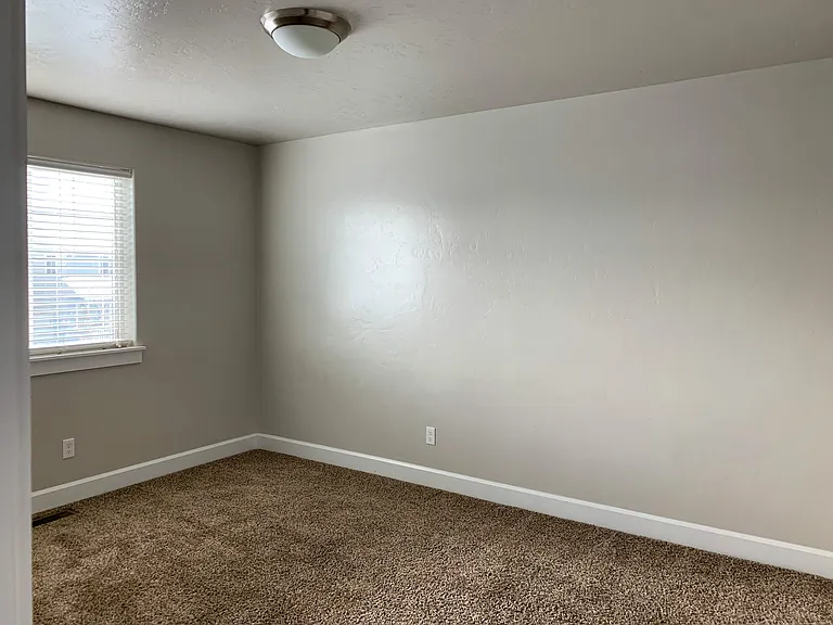 764 E Ionia Dr — Photo 19
