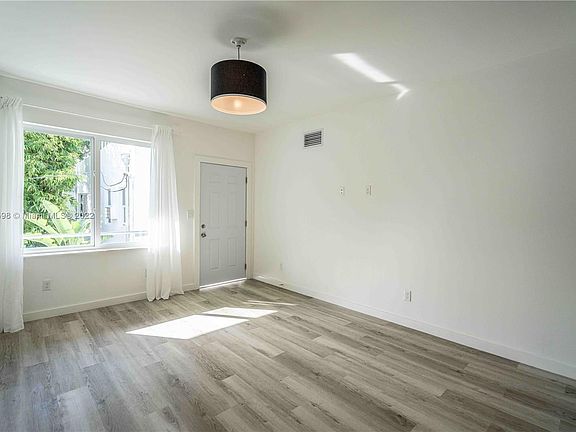 4th image of 1561 Jefferson Ave APT 9