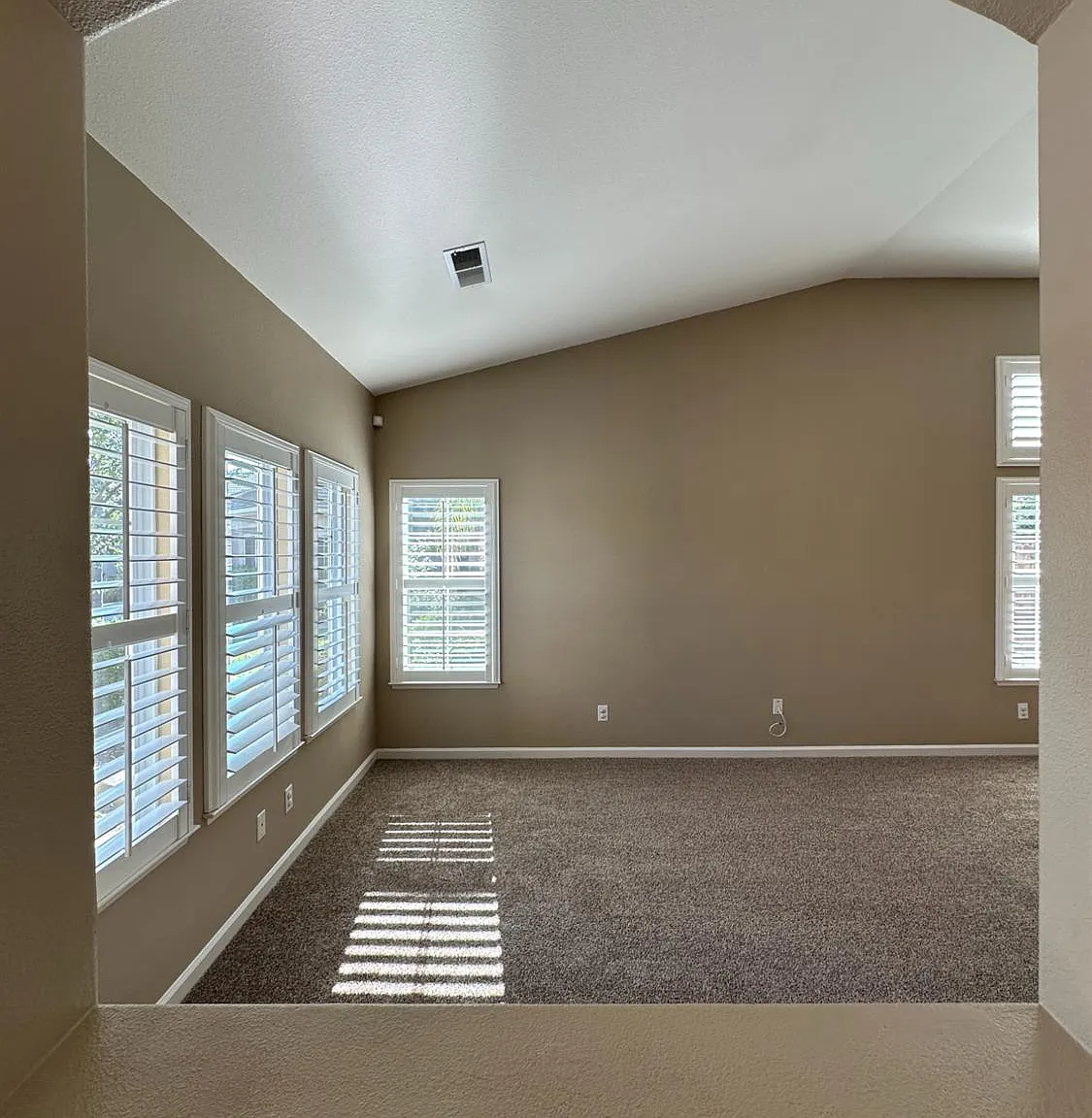 4 bed, 2000 sqft, $2,800 — Photo 3
