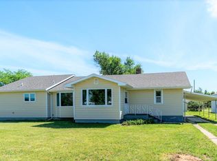 1118 4th St W, Roundup, MT 59072