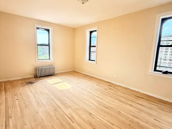 40-04 Bowne Street image 1 of 4