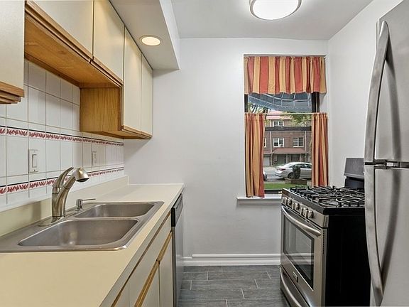 3rd image of 5214 39th Ave APT 1C