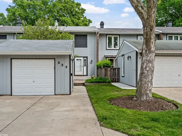 223 Pinewood Ln, Bloomingdale, IL 60108
