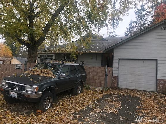 2nd image of 524 Forest Park St