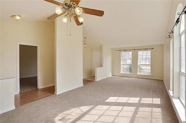 4 bed, 2200 sqft, $2,200 — Photo 3