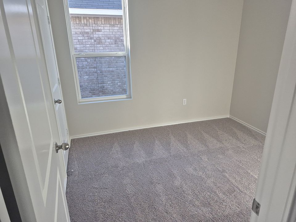 1st image of 204 Blue Bird Ln