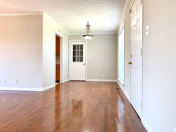 3rd image of 730 Shetland Dr