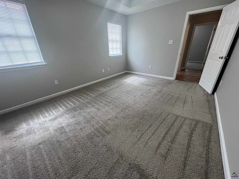 215 Haverhill Cir — Photo 12