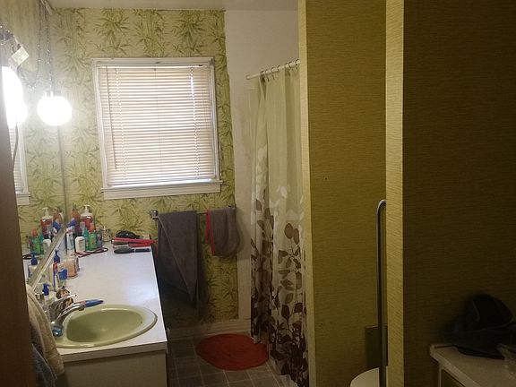 4th image of 715 W 16th Ln