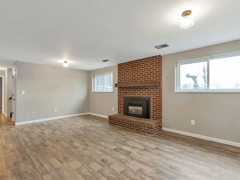 1202 S Moline St — Photo 10