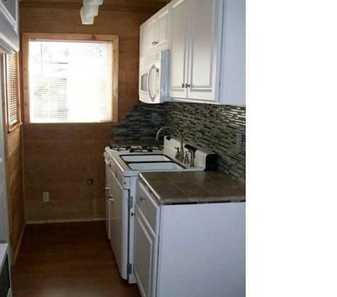2nd image of 627 Georgia St