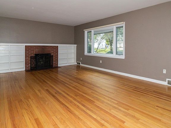 3rd image of 614 S Clairmont Ave