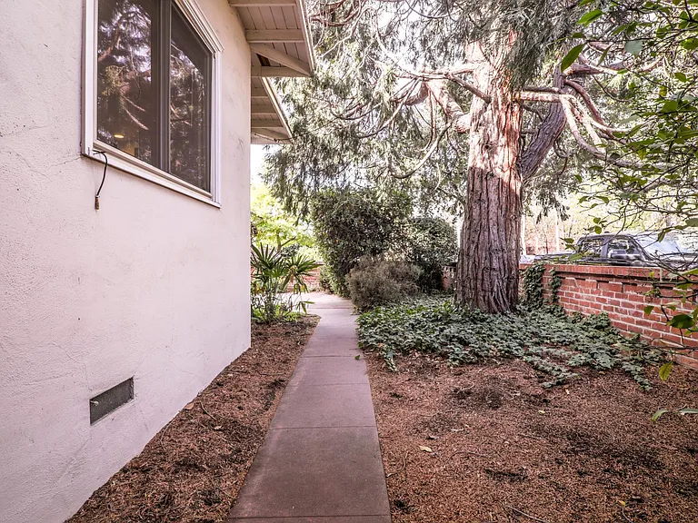 900 Oak Ln — Photo 12