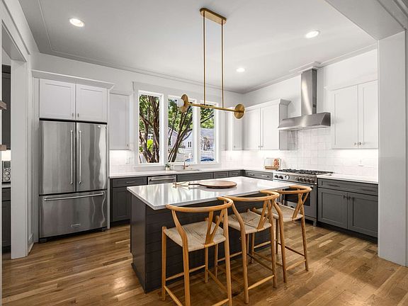 4th image of 2018 10th Ave S