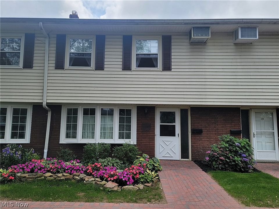 1st image of 11 Meadowlawn Dr Unit 20