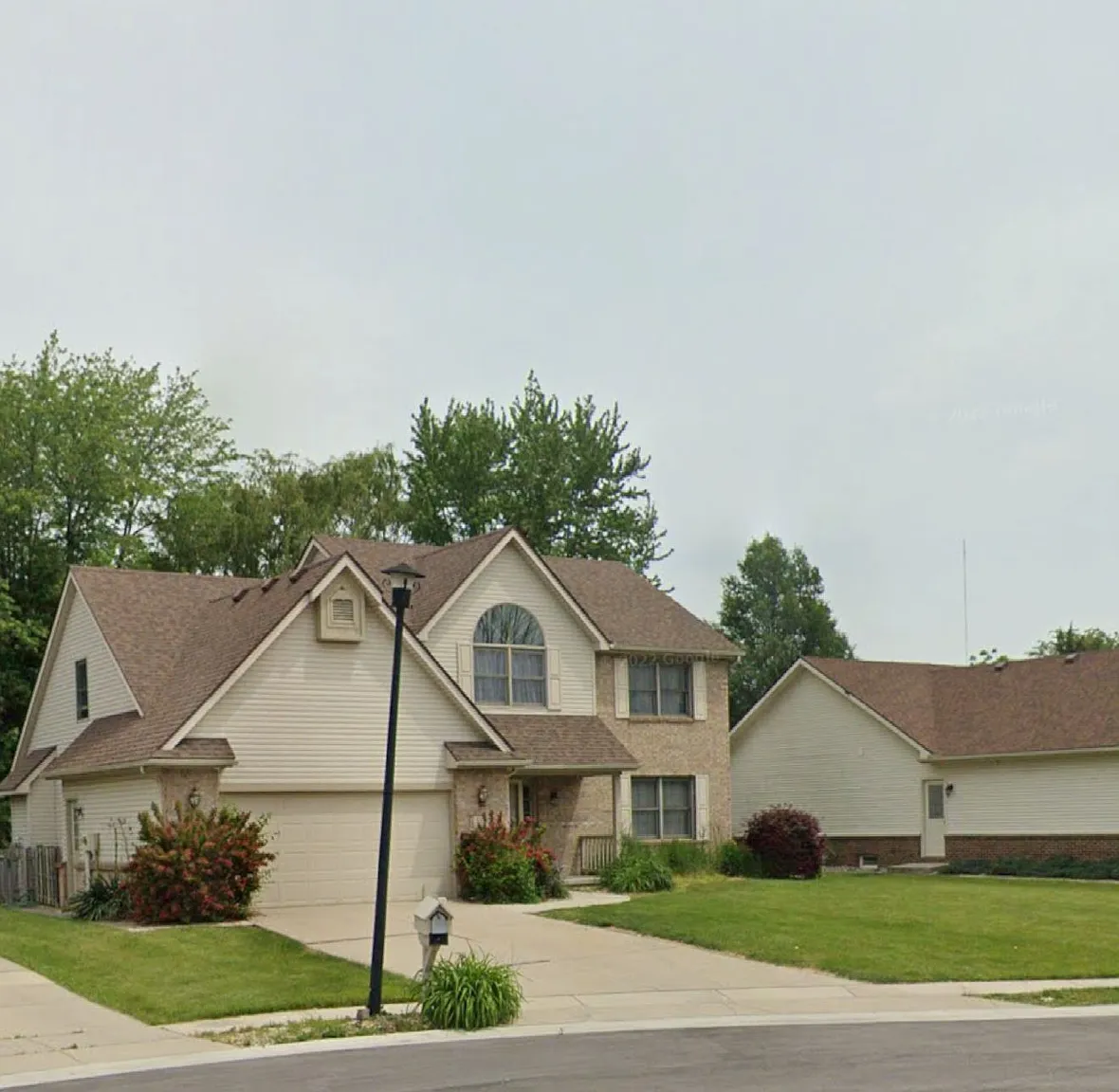 3535 Williamsburg Dr photo 1