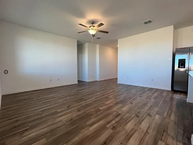 8000 Blue Heron Ln — Photo 9