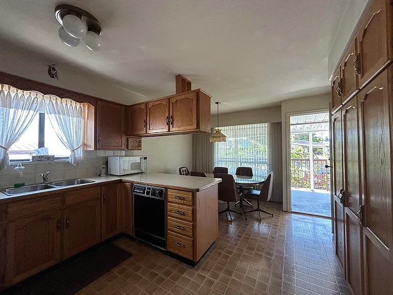 4902 Gladstone St #UPPER — Photo 5