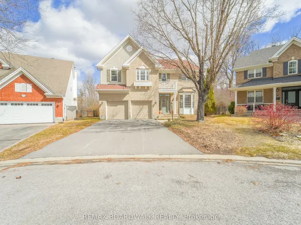 57 Mattawa Cres, Ottawa, ON K2M 2E8