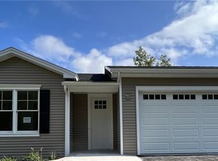 3217 W Cedarbush Dr, Canandaigua, NY 14424