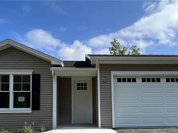 3217 W Cedarbush Dr, Canandaigua, NY 14424