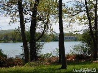 106 Lakewood Dr, Congers, NY 10920