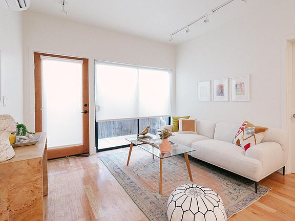 3rd image of 517 N Heliotrope Dr #519.75