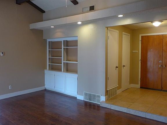 5th image of 2115 Oak Brook Dr