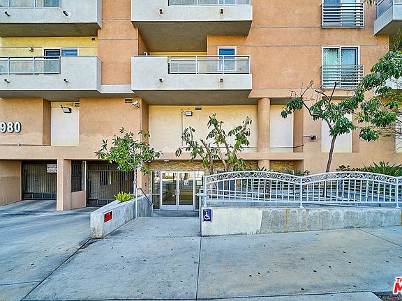 2nd image of 980 S Oxford Ave Unit 405