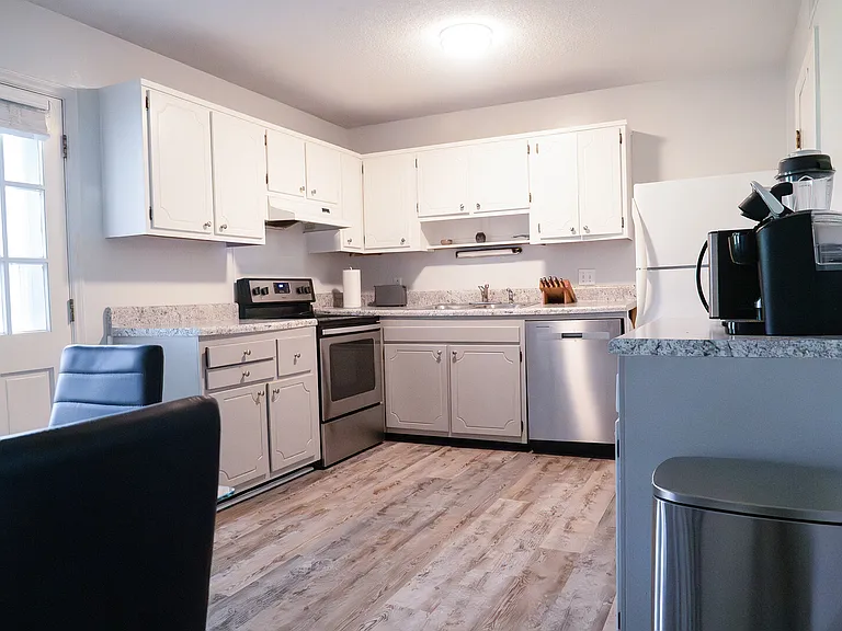 Willow Dr — Photo 3