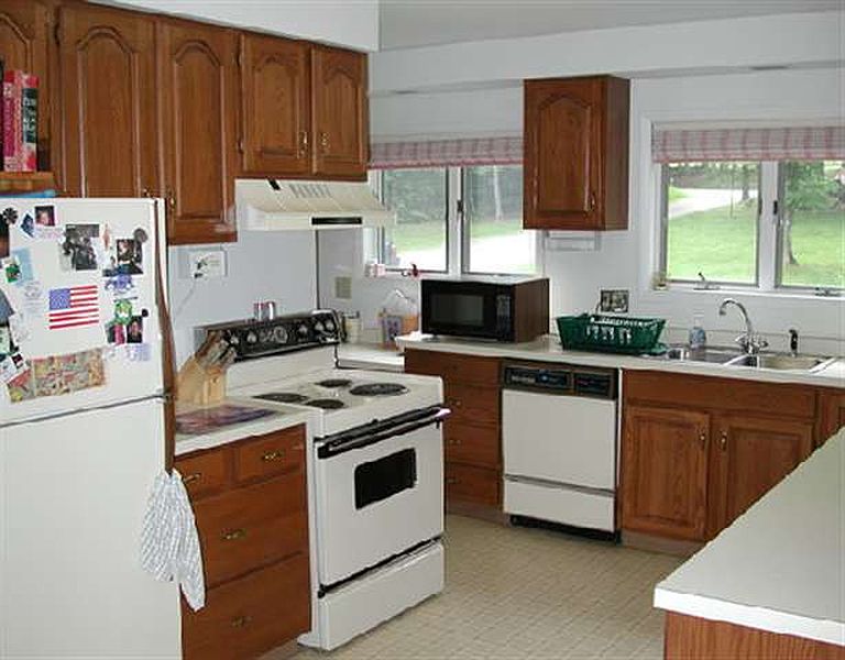 4th image of 1591 PERTH Road
