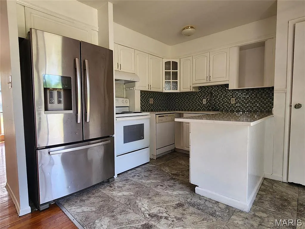 3 bed, 2.5 bath, 975 sqft, $1,995 — Photo 2