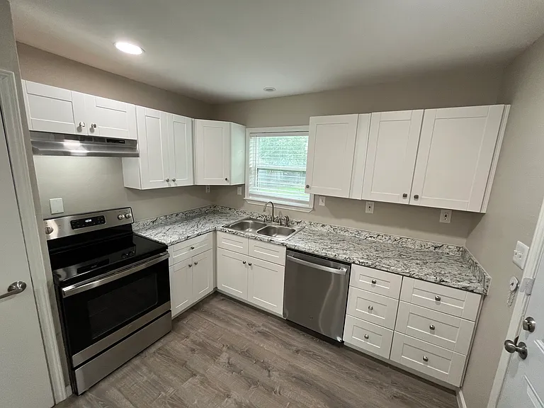 8438 Maddox Ave — Photo 7