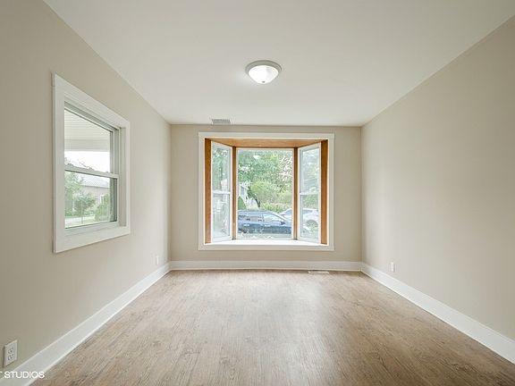 5th image of 205 N Green St