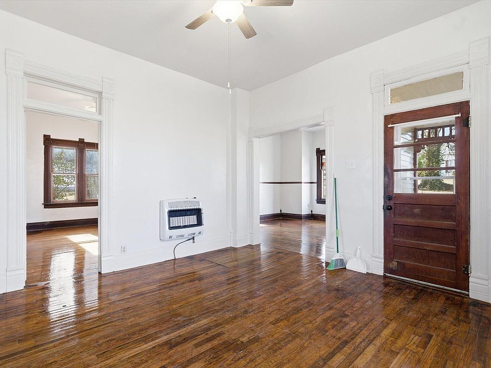 7th image of 722 Maple Street