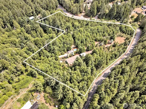 561 E Krabbenhoft Road, Grapeview, WA 98546