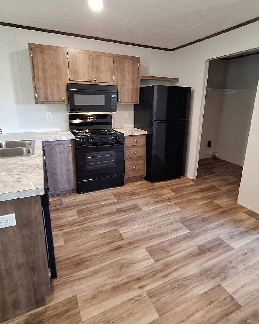 3 bed, 2.0 bath, 880 sqft, $1,165 — Photo 1