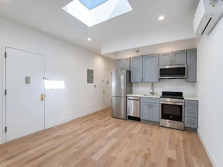 231 E 60th St #3 — Photo 1