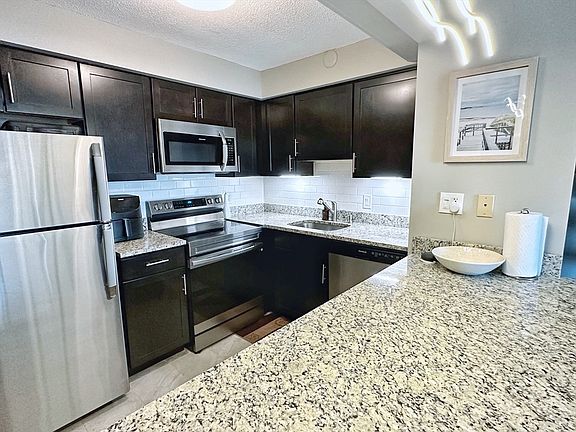 3rd image of 1025 Hancock St Unit 14D