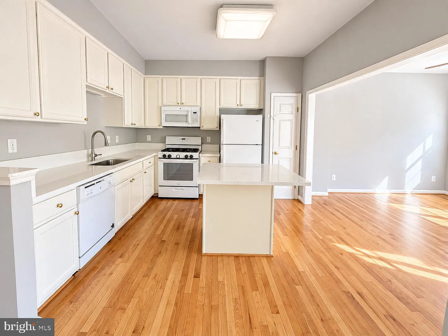 3 bed, 2.5 bath, 1628 sqft, $2,800 — Photo 1