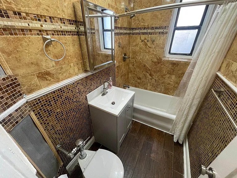 62-98 Saunders St #1 — Photo 27