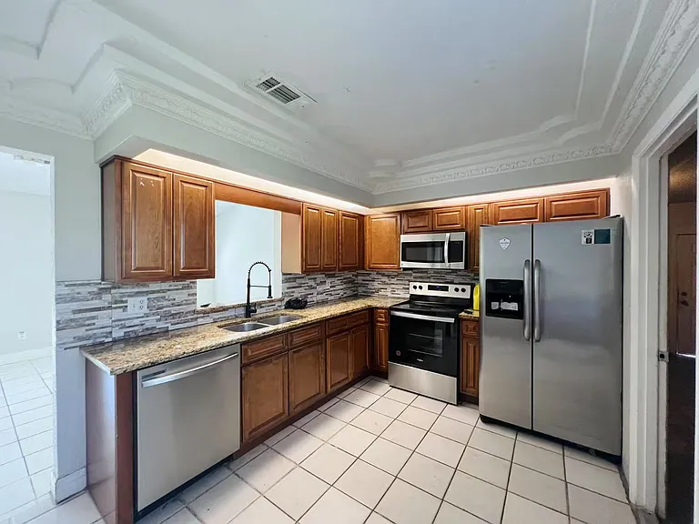437 Kee St — Photo 6